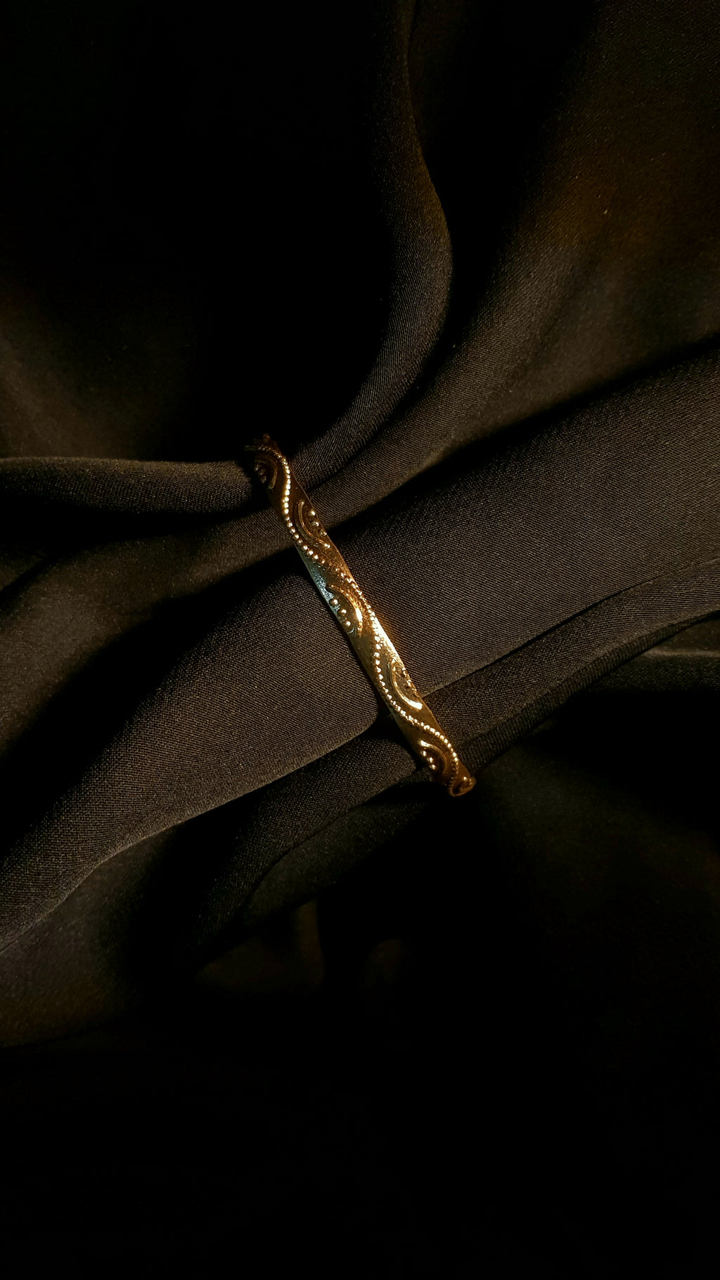 Aurora Scroll – Gold Textured Bangle