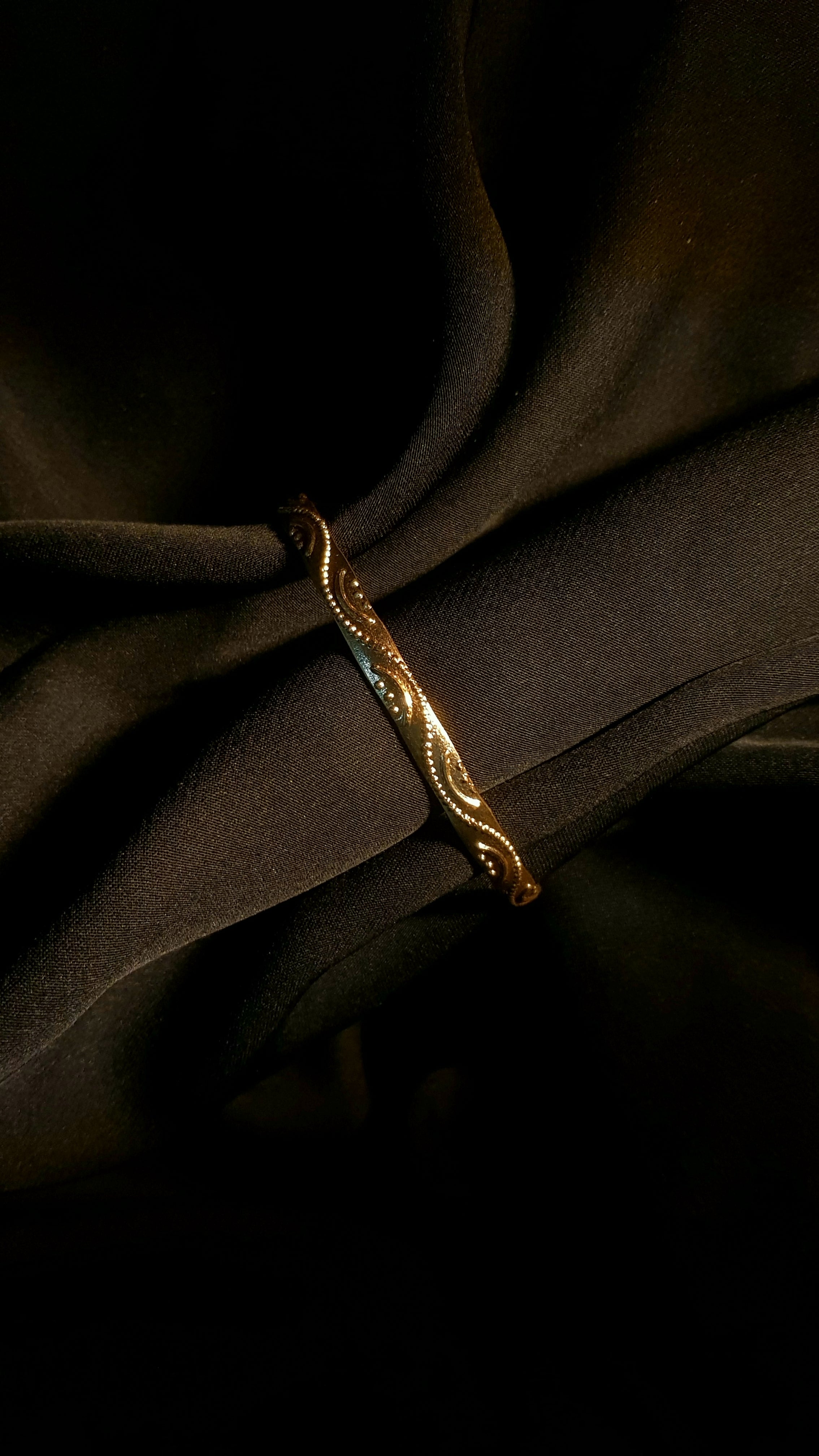 Aurora Scroll – Gold Textured Bangle