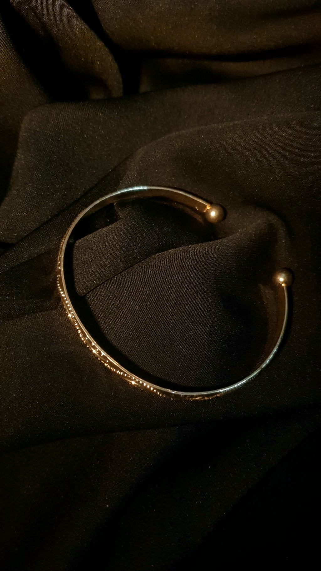 Aurora Scroll – Gold Textured Bangle