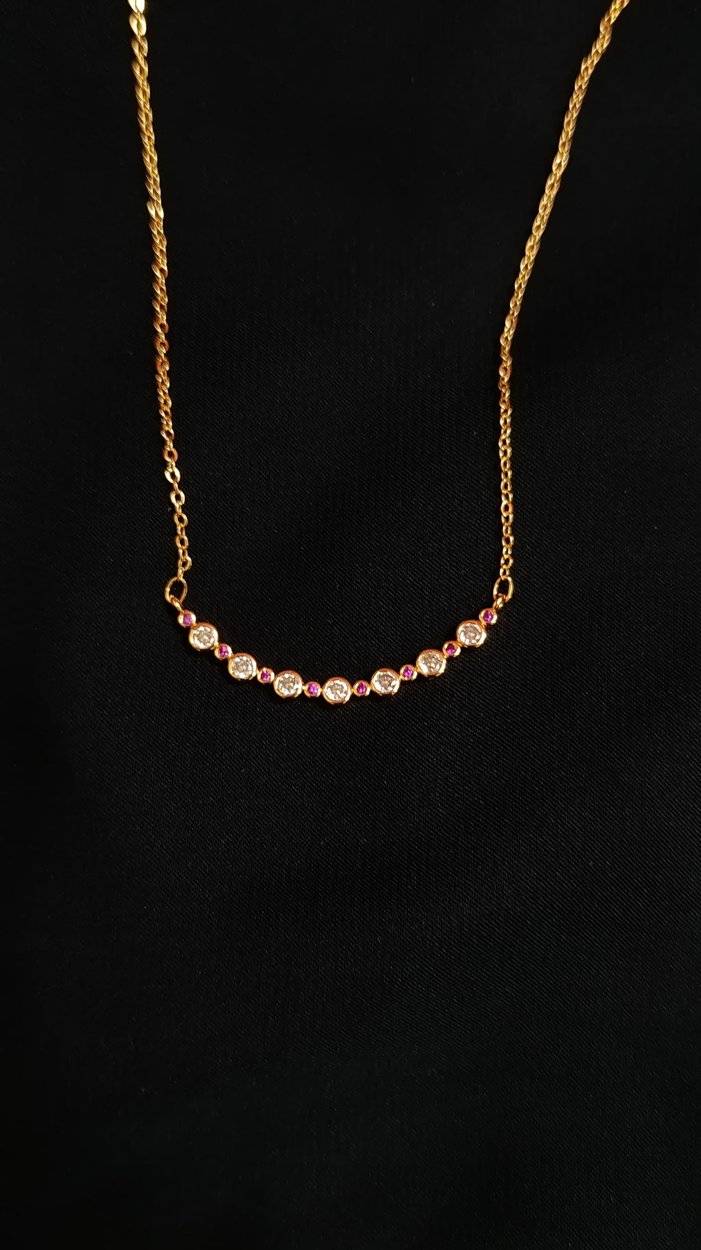 The Rosé Arch Necklace